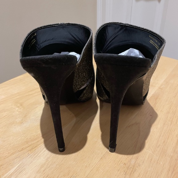 New in box Charles and Keith gold glitter peep toe mule - Picture 5 of 6